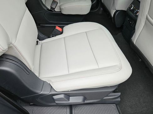 New 2026 Ford Explorer Active w/ Active Comfort Package image 32