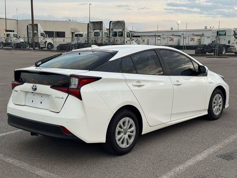 Used 2019 Toyota Prius L Eco image 7