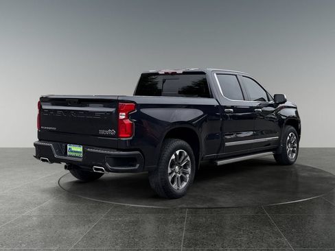 Used 2022 Chevrolet Silverado 1500 High Country w/ Z71 Off-Road Package AWD/4WD image 9