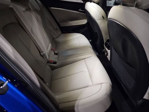 Used 2022 Genesis G70 2.0T image 17