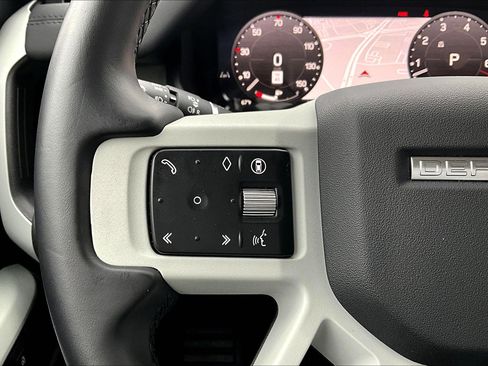 Used 2024 Land Rover Defender 110 SE image 23