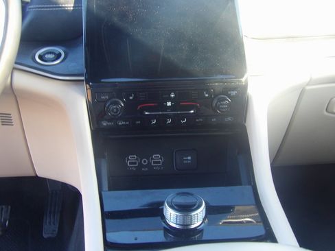 Used 2023 Jeep Grand Cherokee Limited image 14