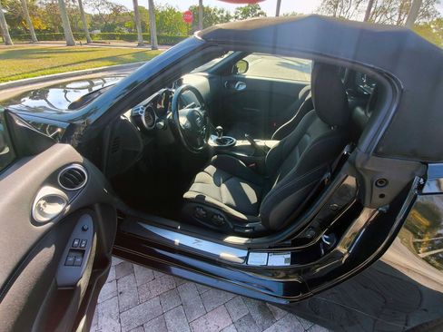 Used 2010 Nissan 370Z Roadster RWD image 10
