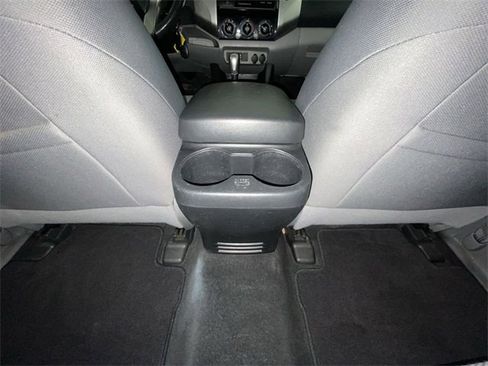 Used 2015 Toyota Tacoma PreRunner image 28