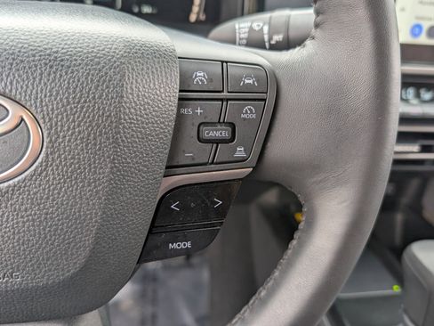 Used 2025 Toyota Camry LE w/ Convenience Package image 29