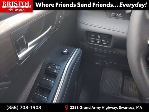 Used 2022 Toyota Highlander Limited AWD/4WD image 23