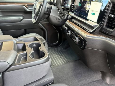 Used 2025 Chevrolet Silverado 1500 LT image 16