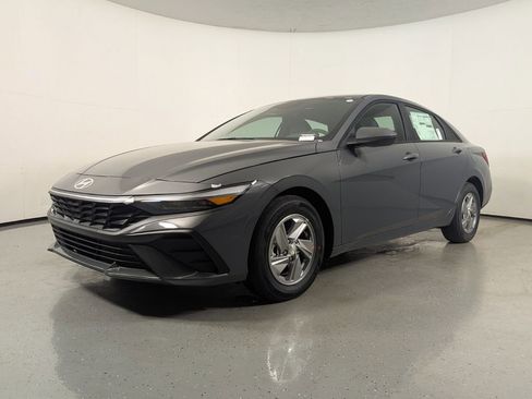 New 2026 Hyundai Elantra SE image 3