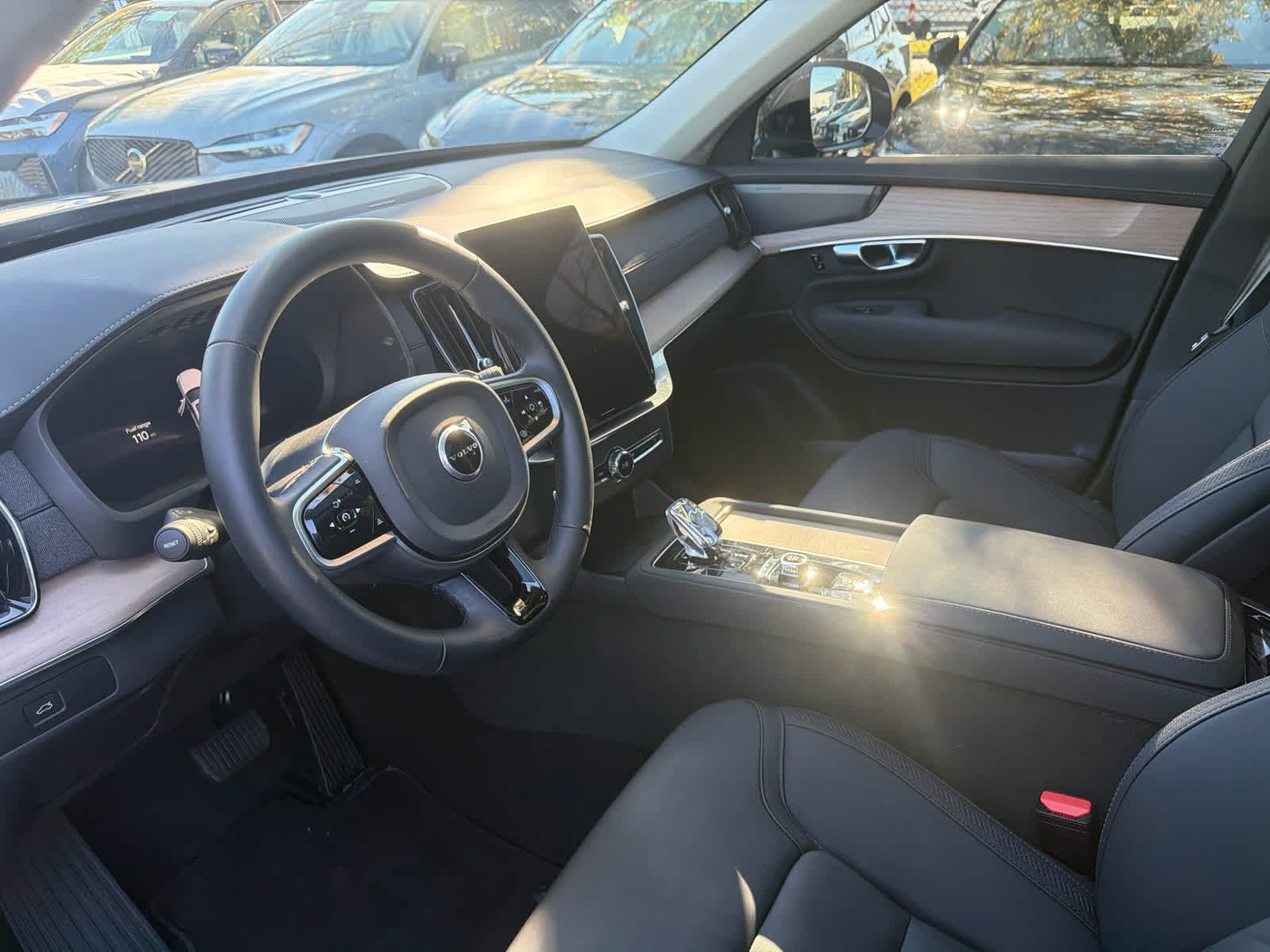 Certified 2025 Volvo XC90 B5 Plus AWD/4WD image 11