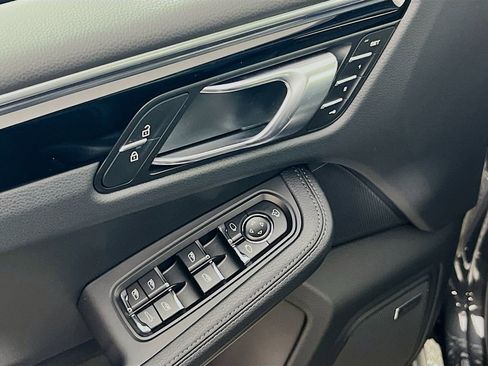 New 2026 Porsche Macan image 20