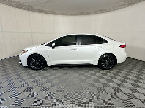Used 2025 Toyota Corolla SE FWD image 6