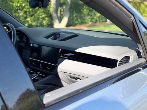 Used 2019 Porsche Cayenne image 28