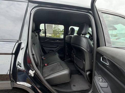 Used 2024 Hyundai Venue SE FWD image 26