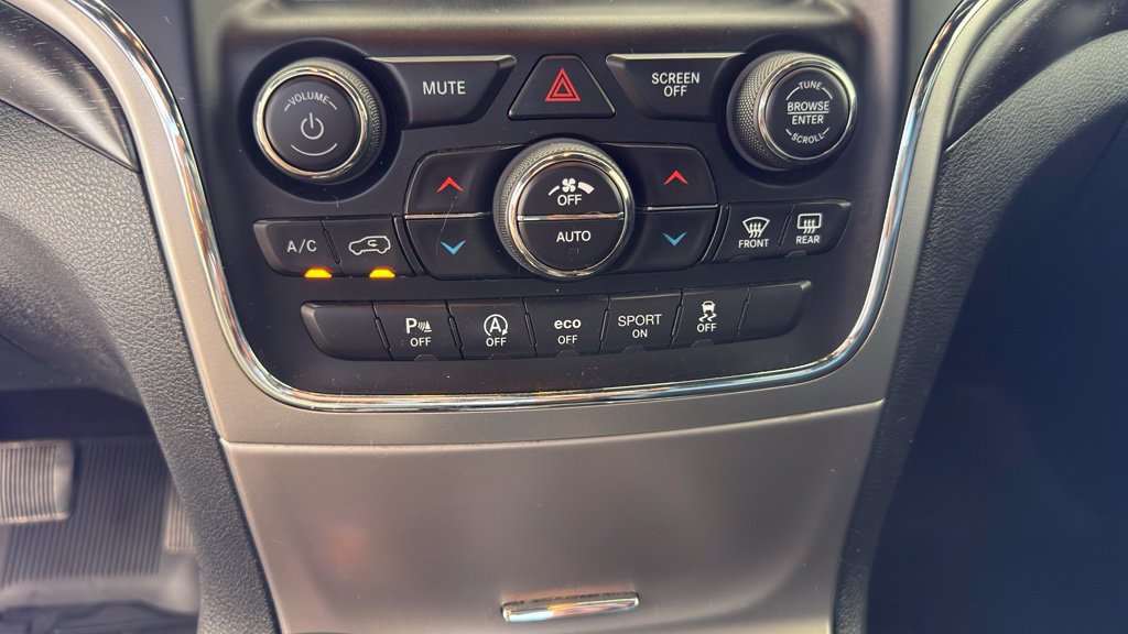 Used 2018 Jeep Grand Cherokee Altitude AWD/4WD image 9
