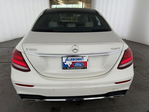 Used 2019 Mercedes-Benz E 300 4MATIC image 4