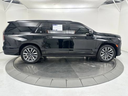 Used 2022 Cadillac Escalade ESV Sport Platinum AWD/4WD image 6