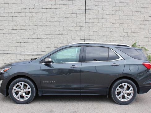 Used 2018 Chevrolet Equinox Premier image 2