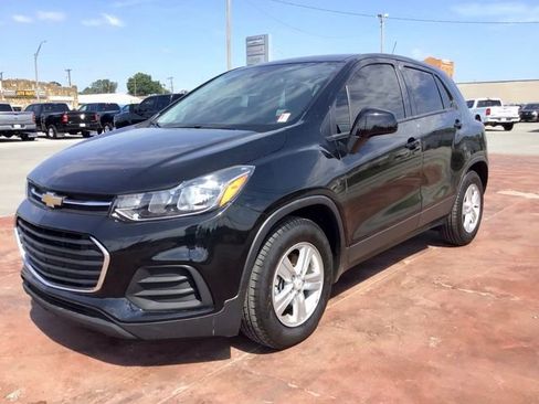 Used 2021 Chevrolet Trax LS w/ Tint and Cruise Package FWD image 1