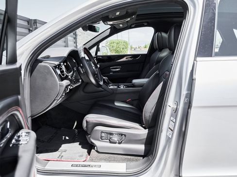 Used 2021 Bentley Bentayga AWD/4WD image 30