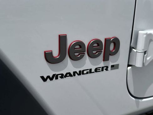 Used 2026 Jeep Wrangler Unlimited Rubicon AWD/4WD image 11