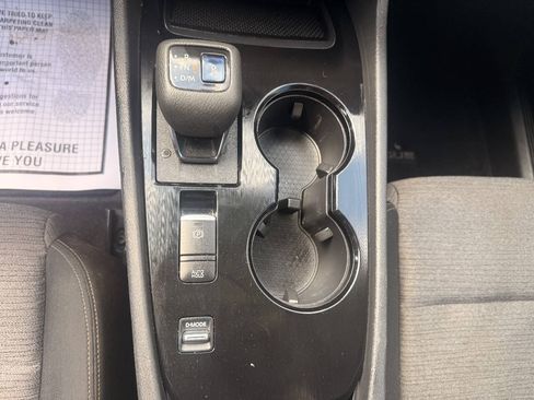 Used 2022 Nissan Rogue SV FWD image 16