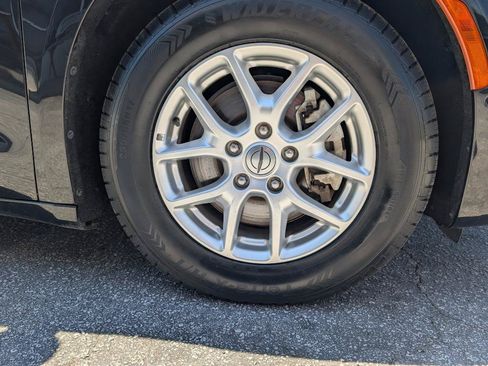 Used 2022 Chrysler Pacifica Touring-L w/ Uconnect Theater Family Group FWD image 13