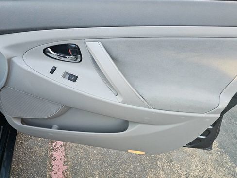 Used 2011 Toyota Camry image 21