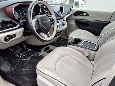 Used 2017 Chrysler Pacifica Limited w/ UConnect Theater Package image 19