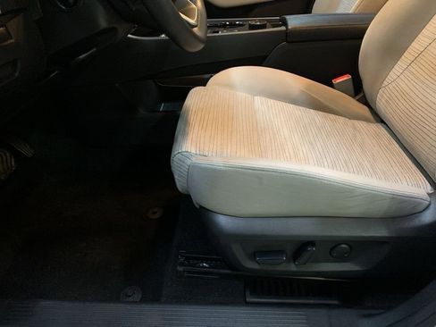 Used 2023 Nissan Rogue SV image 9