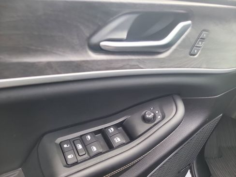 Used 2023 Jeep Grand Cherokee Limited w/ Luxury Tech Group II AWD/4WD image 21