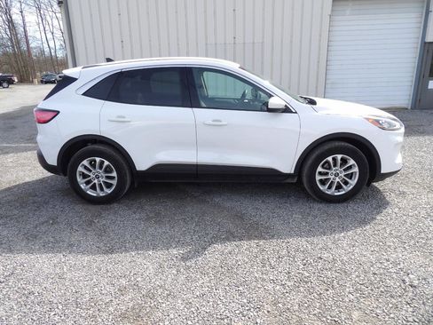 Used 2020 Ford Escape SE image 1