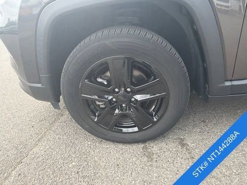 Used 2022 Jeep Compass Latitude AWD/4WD image 4