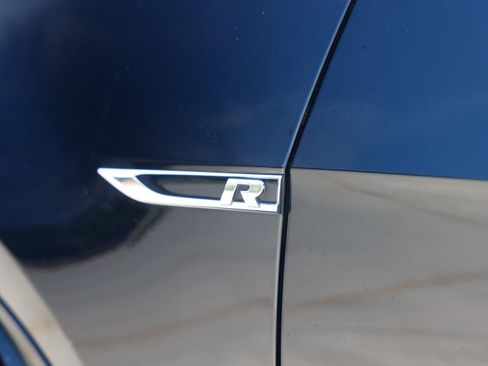 Used 2017 Volkswagen Golf R 4-Door image 42