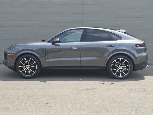 New 2025 Porsche Cayenne E-Hybrid image 2