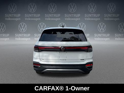 Used 2025 Volkswagen Taos SE AWD/4WD image 4
