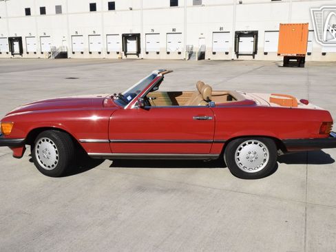 Used 1988 Mercedes-Benz 560 SL image 3