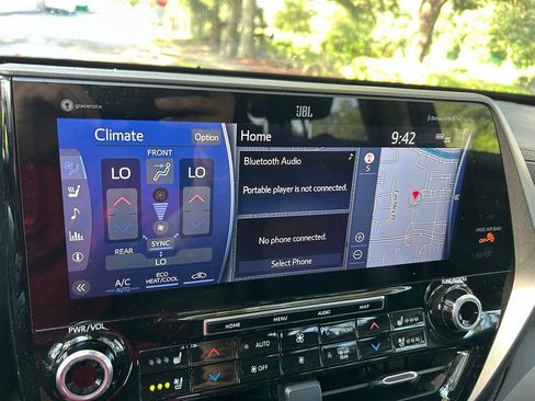 Used 2022 Toyota Highlander Limited FWD image 26