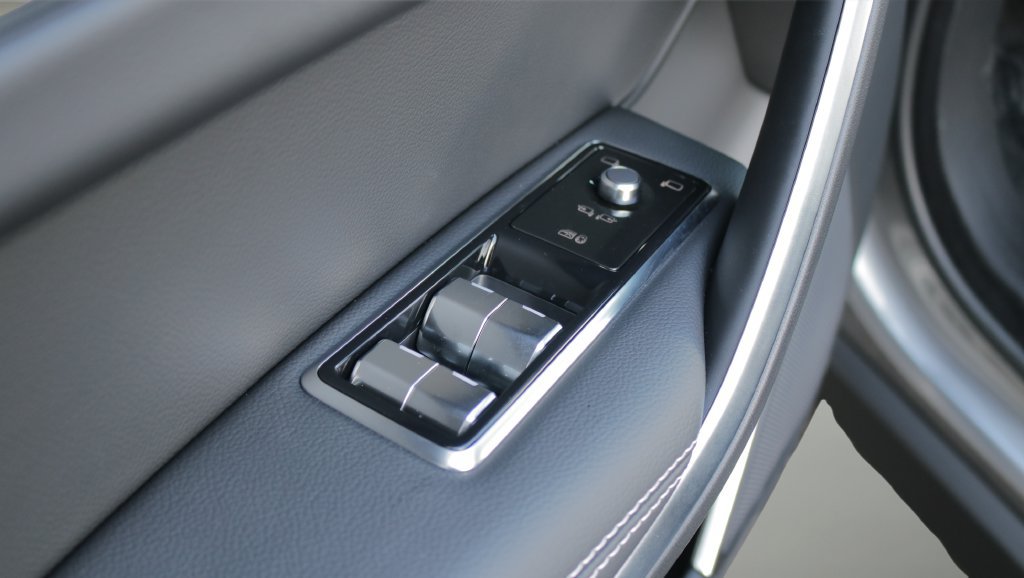 New 2026 Jaguar F-PACE R-Dynamic S AWD/4WD image 10