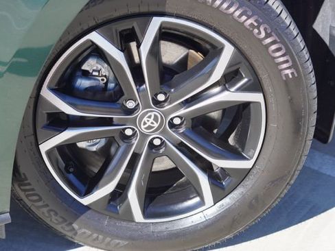 Used 2025 Toyota Sienna Platinum image 12