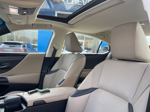 Used 2021 Lexus ES 250 Base image 21