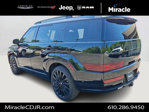 Used 2025 Hyundai Santa Fe Calligraphy w/ Tow & Go Package AWD/4WD image 4