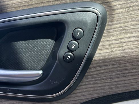 Used 2015 Chrysler 200 C w/ Navigation & Sound Group I image 21