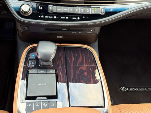 Used 2022 Lexus LS 500 w/ Interior Upgrade Package image 25