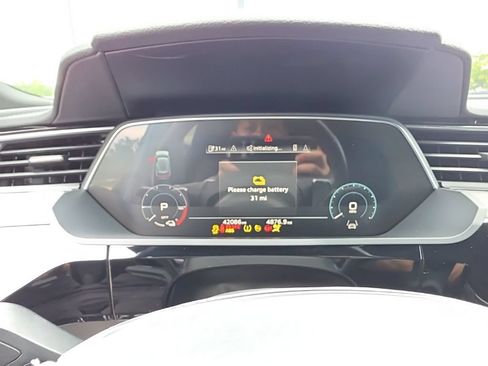 Used 2022 Audi e-tron Premium AWD/4WD image 16