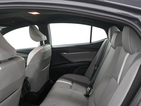 Used 2025 Toyota Camry SE image 15