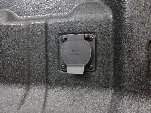 Used 2024 GMC Canyon Denali image 18