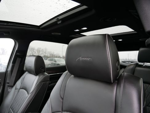 Used 2024 Buick Enclave Avenir w/ Avenir Technology Package image 18