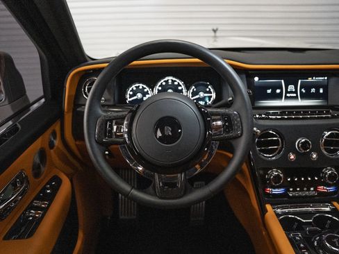 Used 2023 Rolls-Royce Cullinan Black Badge w/ Leather Finishing Pack image 41