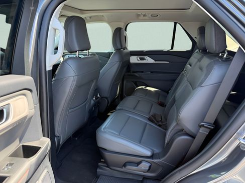 Used 2026 Ford Explorer Active w/ Active Comfort Package AWD/4WD image 5