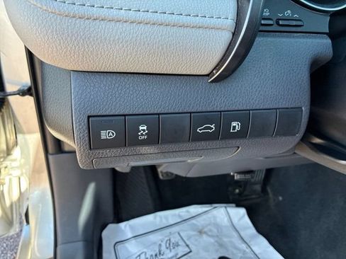 Used 2018 Toyota Camry SE w/ Audio Package FWD image 8